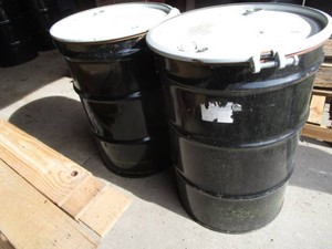 Metal Barrels wScrew Tightening Lids
