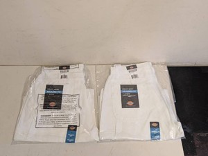 (2) NEW DICKIES UTILITY SHORT RELAXED FIT 11 INSEAM SIZE 30 WHITE
