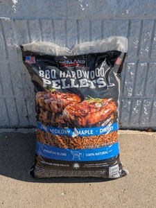KIRKLAND SIGNATURE BBQ HARDWOOD PELLETS 40LBS