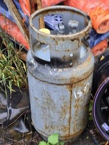 Propane Tank with Gauge and Valve - Forklift Tank