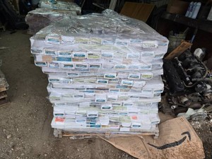 Large Pallet of NEW Vinyl Blinds including 36x48, 34x48, 29x48 and Other Sizes - Mixed Lot of Sizes and Possibly Other Colors - Some may be missing hardware