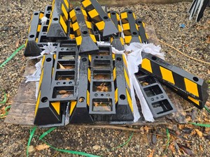 Lot of 6 Rubber Parking Curb Stops  - 6x21