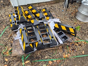 Lot of 6 Rubber Parking Curb Stops  - 6x21