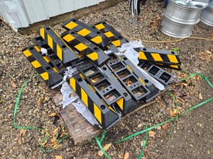Lot of 6 Rubber Parking Curb Stops  - 6x21