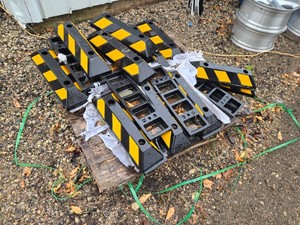 Lot of 6 Rubber Parking Curb Stops  - 6x21