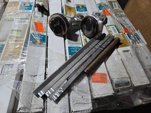 Pistons with Connecting Rods and Aluminum Bars