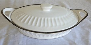 Vintage Marseilles Appetit Edition 14 Stoneware Casserole dish with lid in original box.  No chips.  Pre-owned.