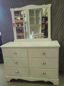 6 DRAWER DRESSER WITH MIRROR