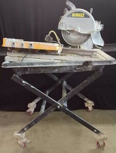 DEWALT TILE CUTTER WITH BASE