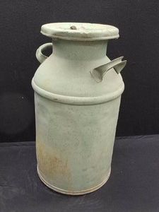 VINTAGEANTIQUE METAL FARM MILKCREAM CAN