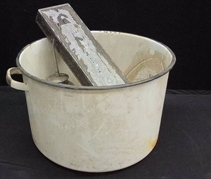VINTAGE WHITE ENAMELWARE SOUP POT FULL OF AWESOME VINTAGE GOODIES