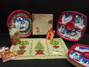 HUGE LOT OF NEW UNUSED, PLASTIC COOKIE TRAYS.