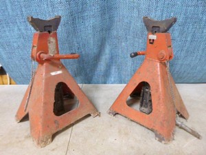 2 Jack Stands