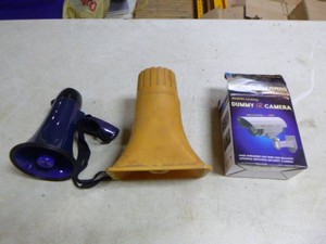 2 Loud Speakers