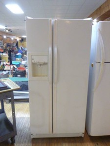 GE Side-By-Side RefrigeratorFreezer
