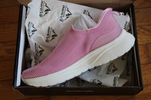 Size 9 pink womens slip on shoe nortiV8 brand