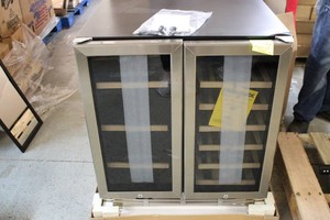 Wine and beverage cooler turns on right side does not cool sold as is
