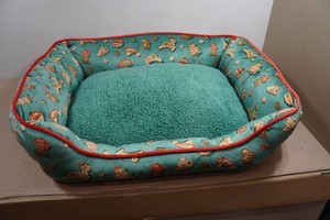 Magellan Large Dog Christmas Themed Bed