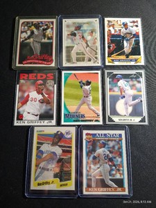 (8) Ken Griffey Jr Cards