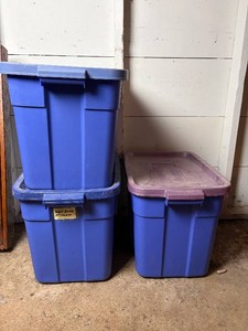 3 Plastic Storage Bins With Lids