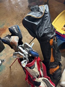 Set of Mens and Womens Golf Clubs Complete With Bags
