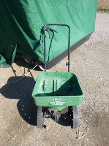 Scotts Turf Builder Edge Guard Mini Broadcast Spreader