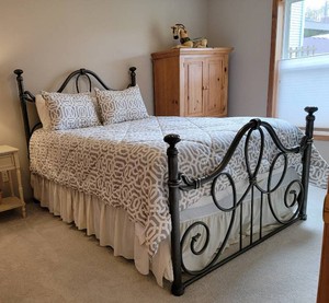 Romantic Swirling Gun Metal Queen Iron Bed