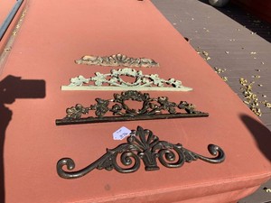 Ornate wall decorations (3) cast iron 27 (1) resin