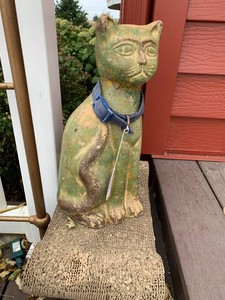 Resin outdoor cat statue