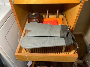 Crock bean pot, silicone ovenmits, shelving, wood items all on 2 shelves