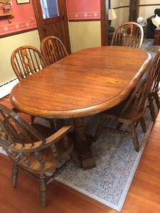 Dining table with 6 chairs and 2 leaves