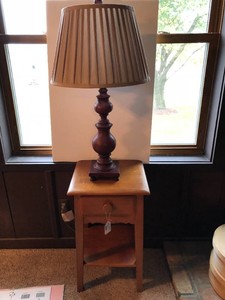 Table, approx. 16x14x28 and lamp