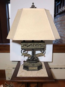 Table top lamp with shade, heavy