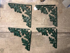Cast iron corner bracket