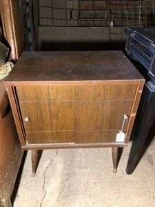 Record cabinet