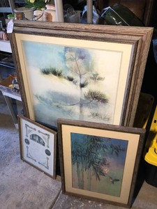 Assortment of pictures, 1 large one