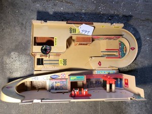 Mattel Hotwheels service station toy case