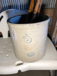 Red Wing 5 gallon crock, has crack canes