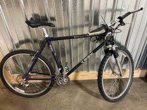 Trek Singletrack 930 Mountain Bike