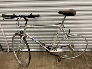 Speckled-Frame Multi-Speed Bicycle With Shimano XCM Derailleur