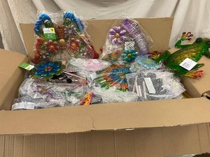 PLT - True Living Outdoors Garden Wall Decor and Wind Chimes Mixed Lot approx 30 items