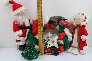 Crocheted Santa, Mrs. Claus & Christmas Decor Mixed Lot