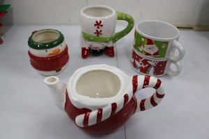 Christmas Ceramic Teapot & Santa Mugs Mixed Lot (Lot of 5)