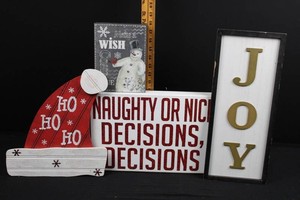 Christmas Holiday Wood Sign Decor Mixed Lot (Lot of 4)