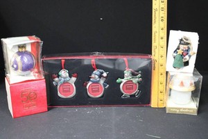 Mixed Christmas Ornaments & Holiday Decor (Lot of 7)