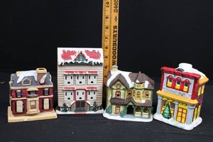 Merryns Village Square Christmas Buildings Mixed Lot (Lot of 4)
