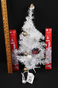 White Pre-Lit Christmas Tree With Ornaments (3)