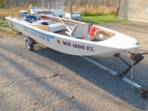 1982 Grumman Wilderness 4.4 Aluminum Fishing Boat Package  15 HP Evinrude, Trolling Motor, Trailer & Fishing Gear