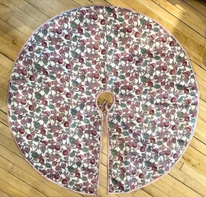 46-Inch Round Christmas Tree Skirt - Fruit Print
