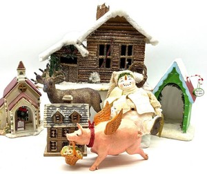 Christmas Village & Figurine Decor Mixed Lot (6 Pieces)